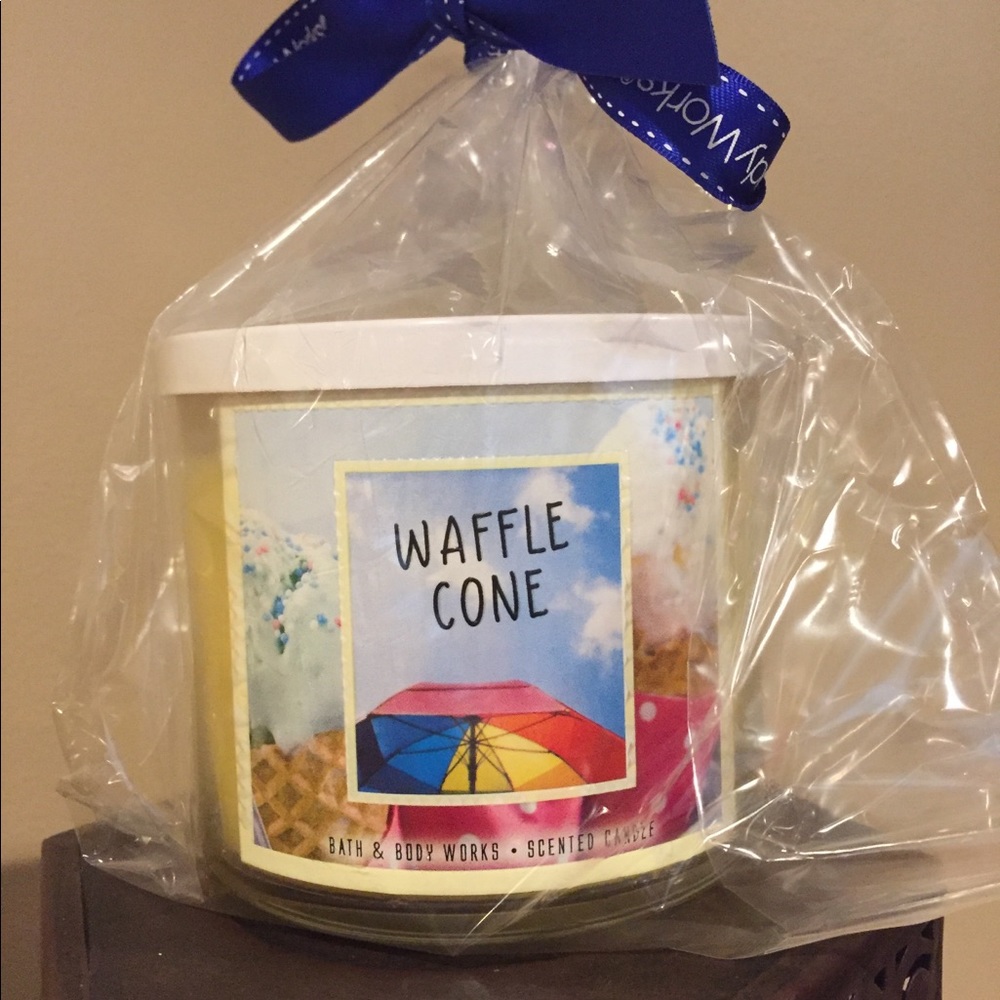 B&BW Waffle Cone Candle